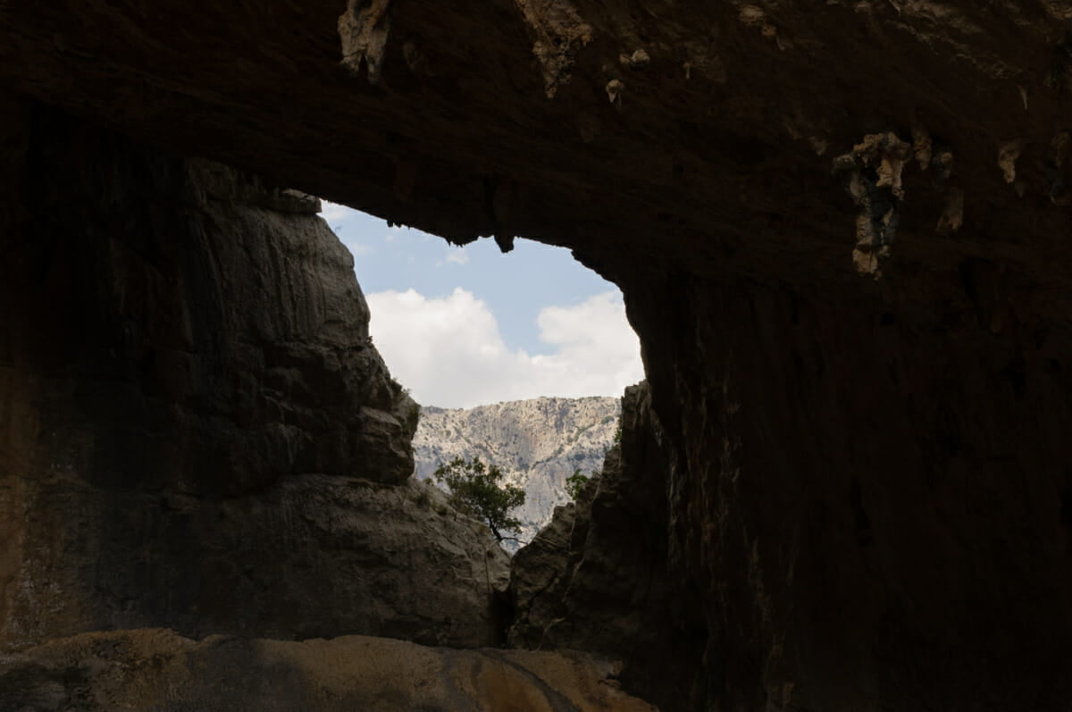 Vista dell interno della dolina di Tiscali