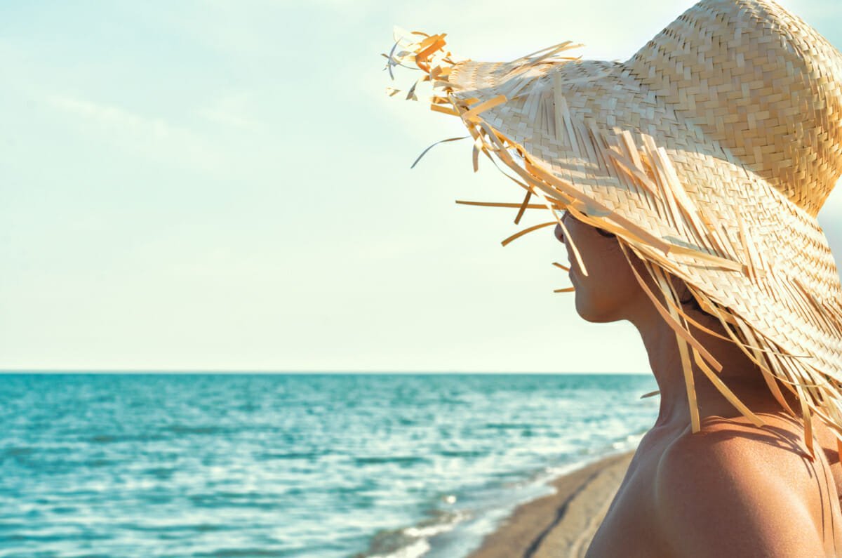 matrimonio in spiaggia cappello paglia