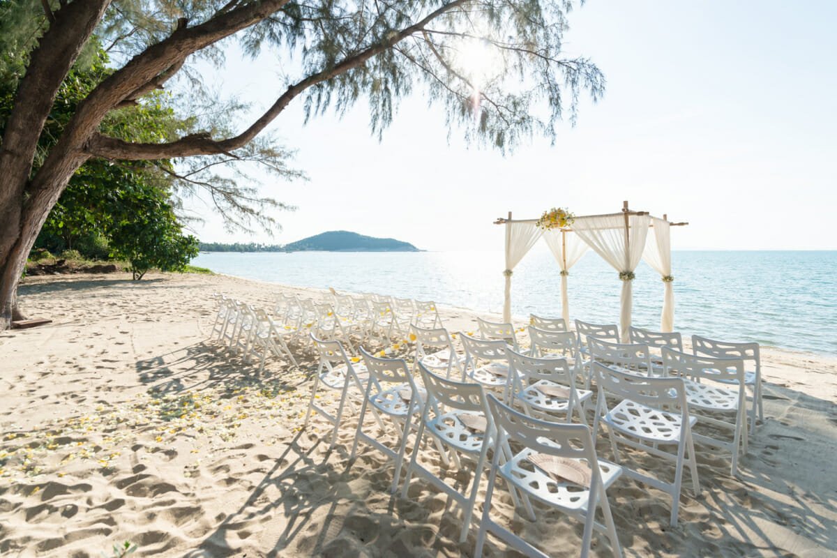 Matrimonio in spiaggia con gazebo