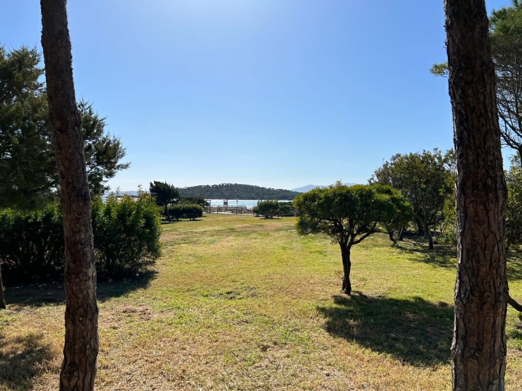 Giardini di Cala Brandinchi con vista sul mare