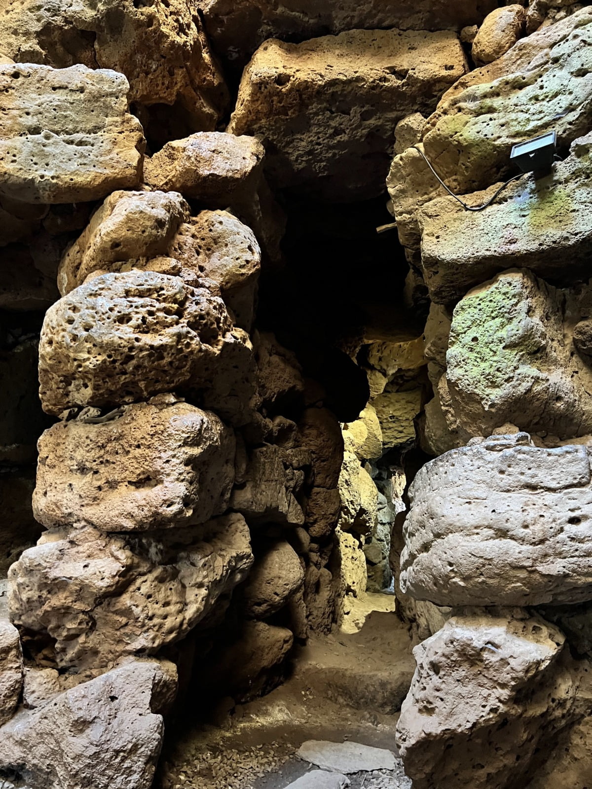Accesso torre Nuraghe Arrubiu