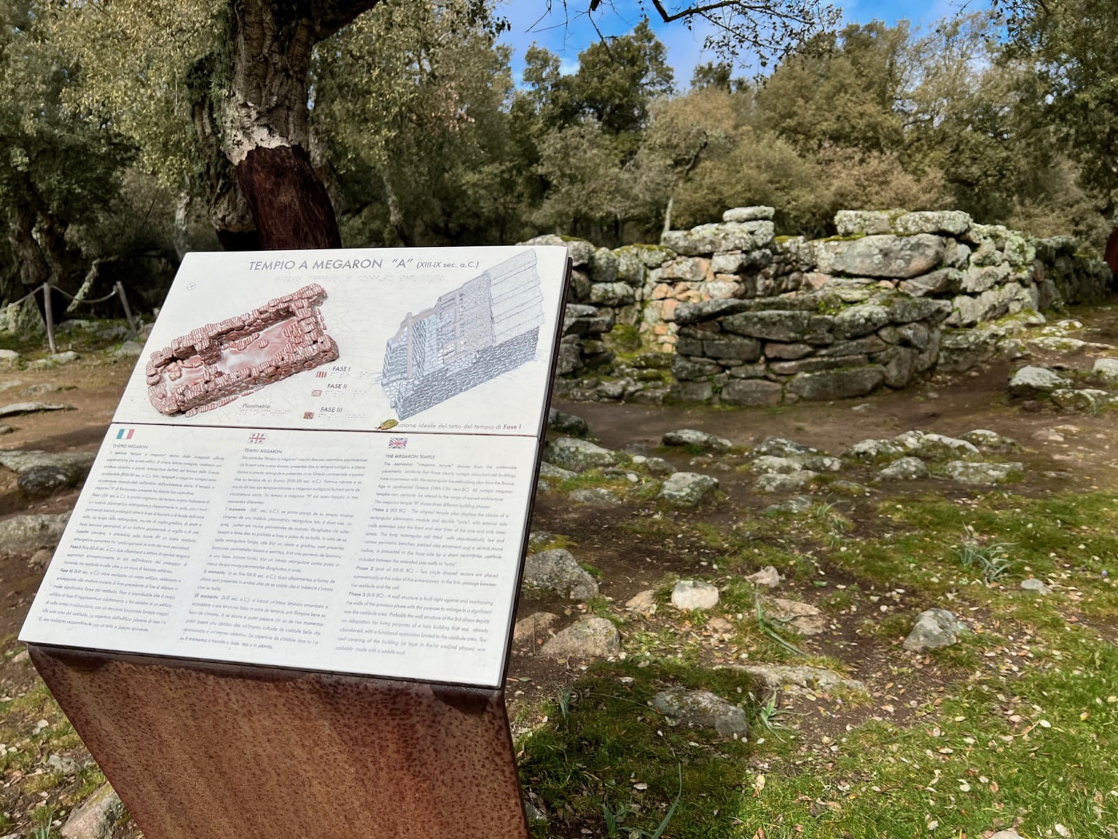 Romanzesu Infografica Tempio Megaron