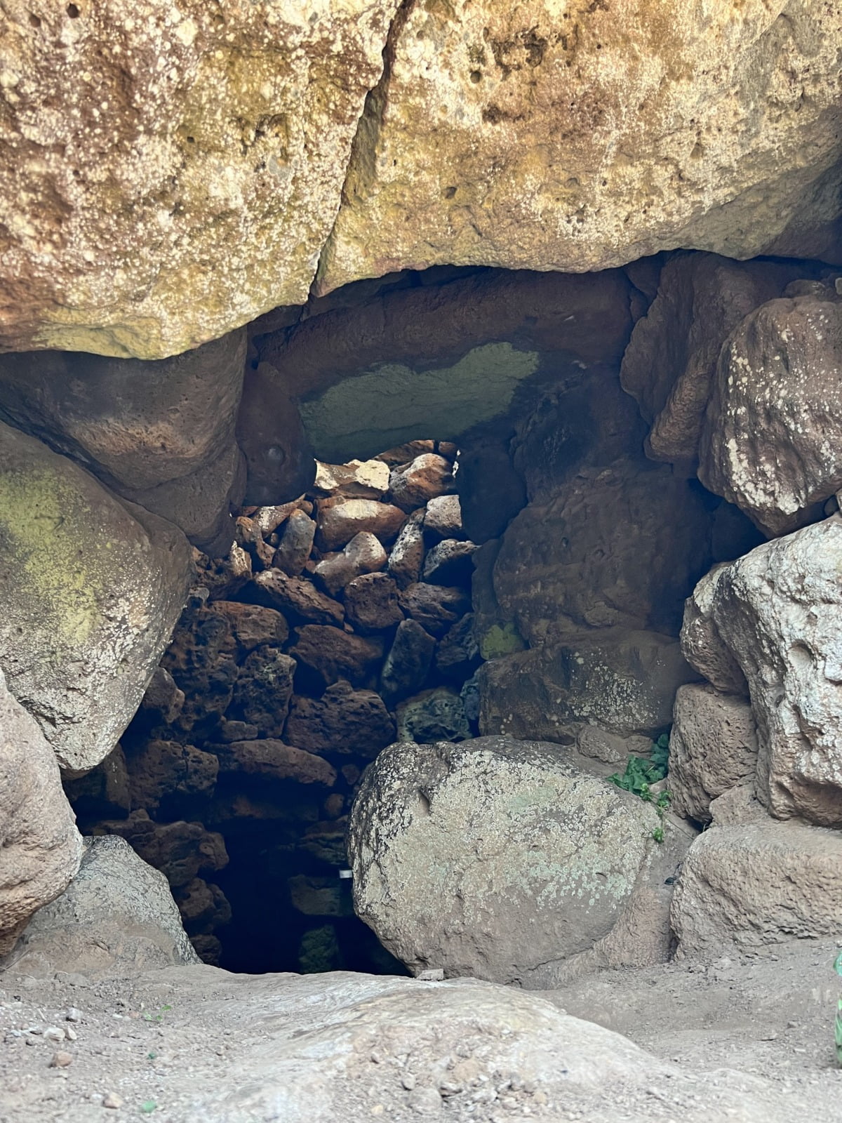 Vista sugli interni Nuraghe Arrubiu